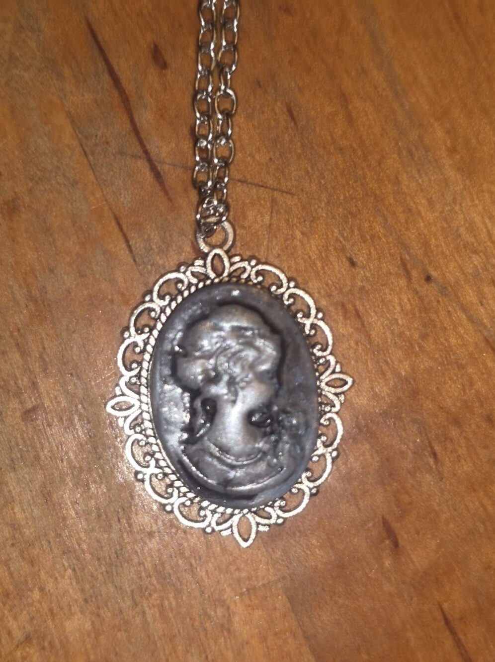 Traditional Ladies Head Cameo Pendant On Silver Tone Chain Necklace